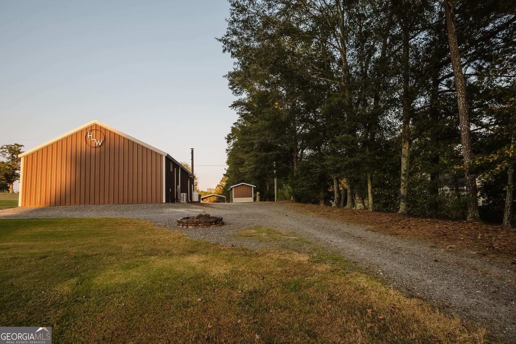 410 Country Kitchen Road Barnesville, GA 30204 - Photo 93 of 120 a backyard of a house with table and chairs