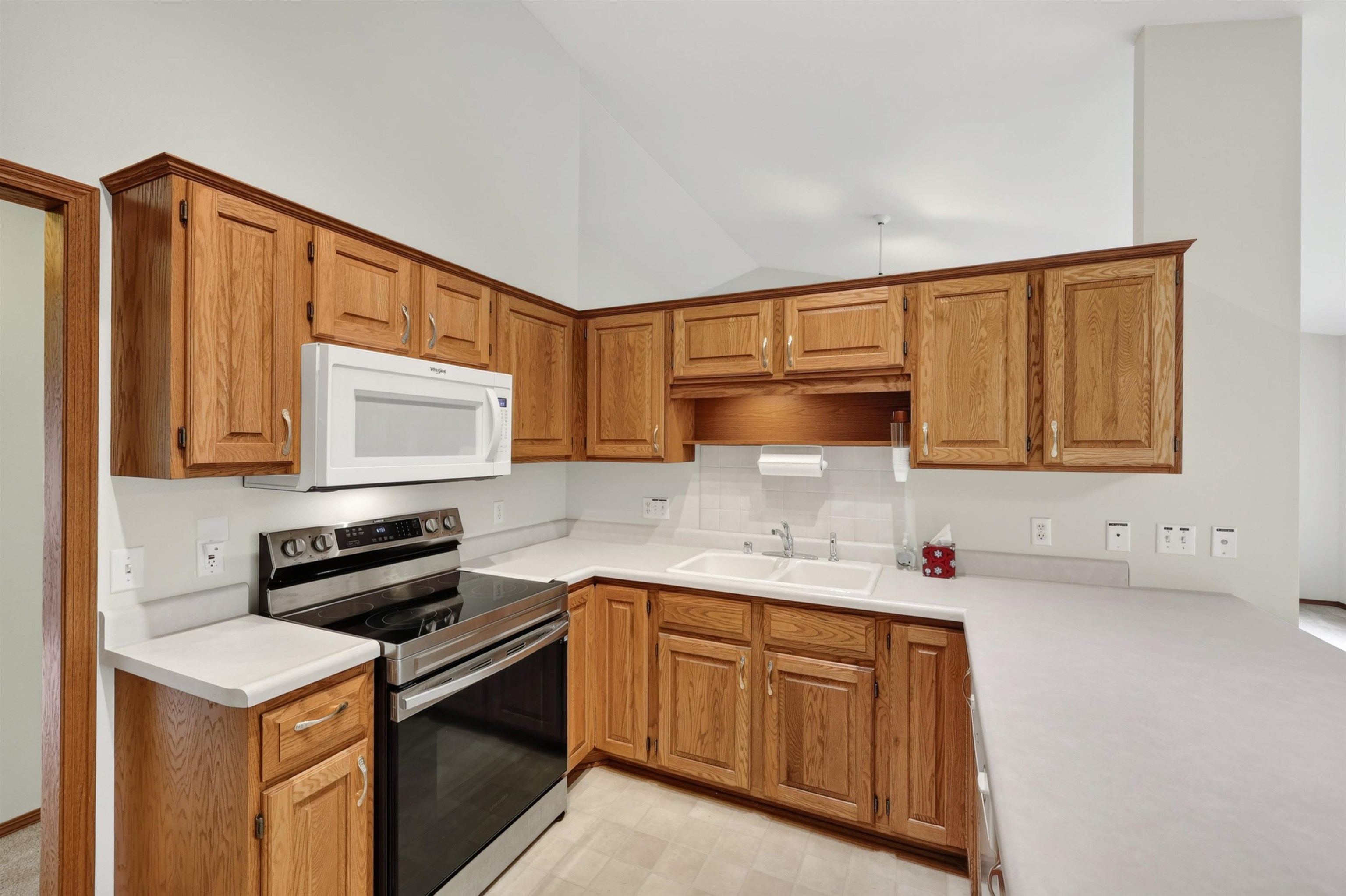 5237 Summer Ridge Drive Madison, WI 53704 - Photo 9 of 46