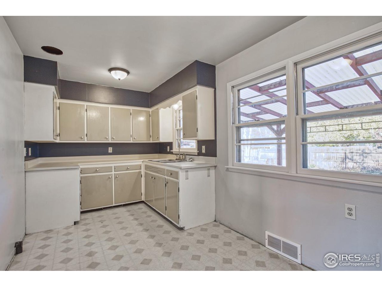 418 Riddle Drive Fort Collins, CO 80521 - Photo 8 of 29 Kitchen
