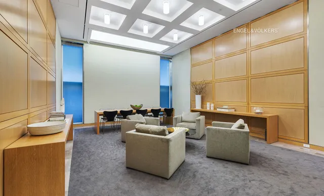 $5,500,000 | 150 East 72nd Street, Unit 4S | Lenox Hill