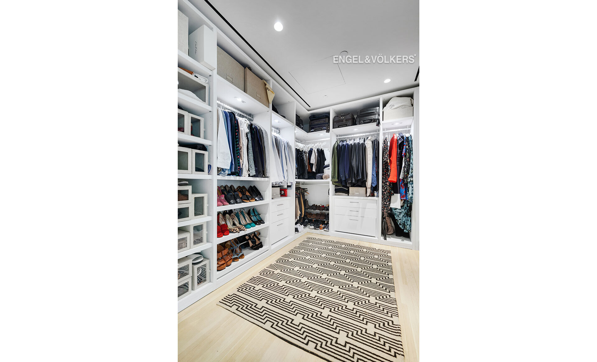 150 East 72nd Street, Unit 4S Manhattan, NY 10021 - Photo 7 of 13 a view of a living room with a white walls