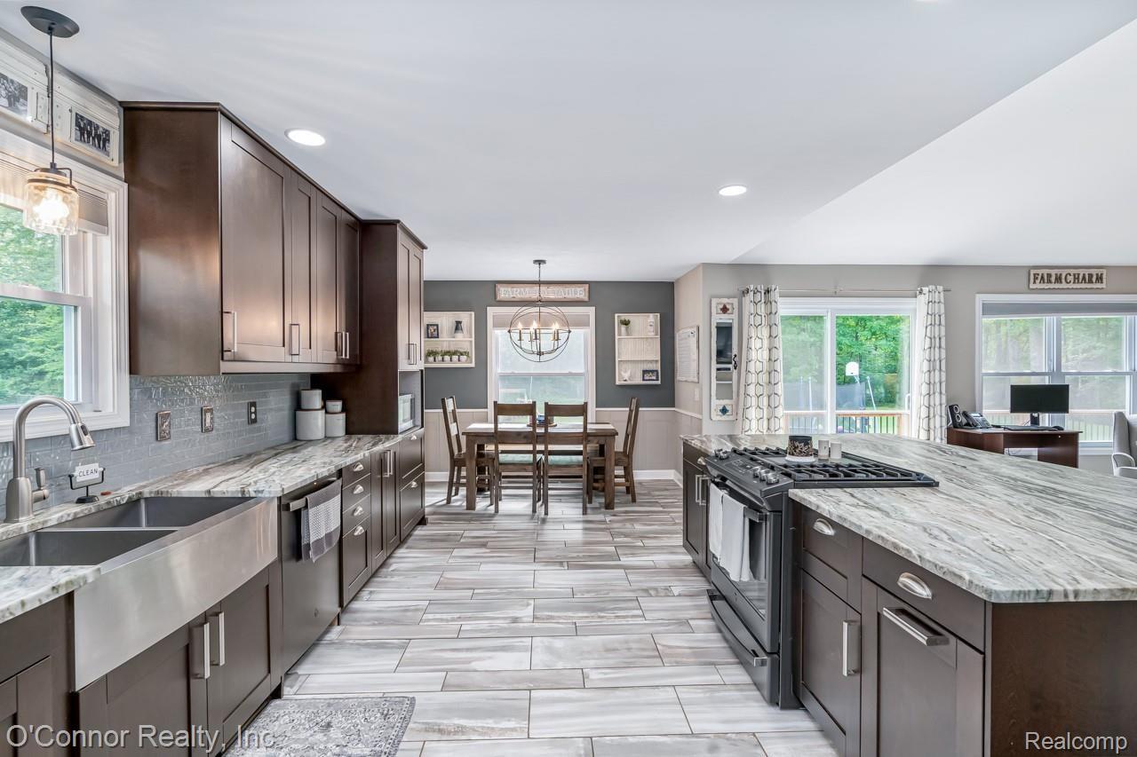 698 Allen Road Smiths Creek, MI 48074 - Photo 10 of 27 689 Allen-10.jpg