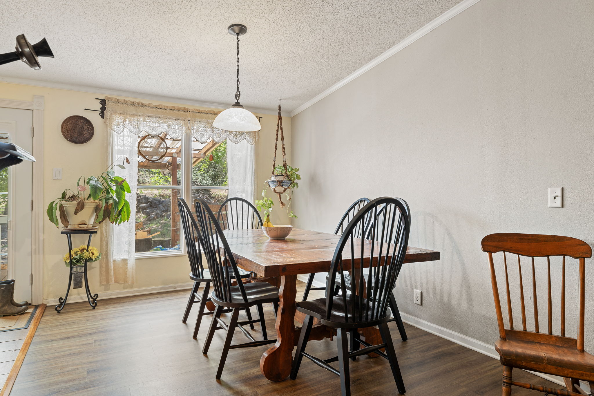 541 Hidden Oaks Drive Elgin, TX 78621 - Photo 12 of 40 Comfortably sized dining area