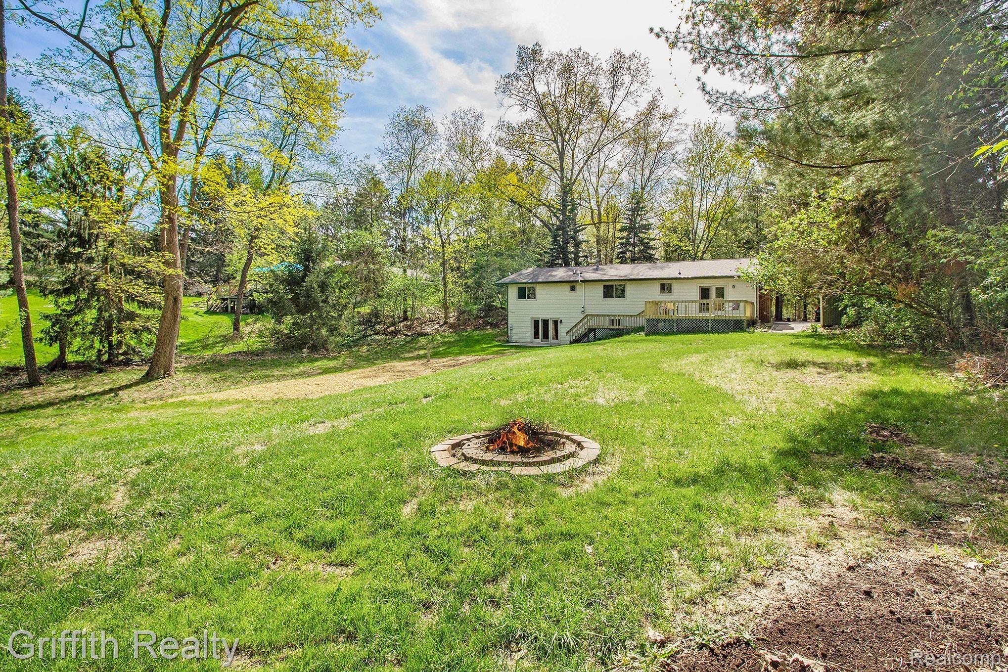 5207 King Road Howell, MI 48843 - Photo 2 of 25 IMG_5959.jpg