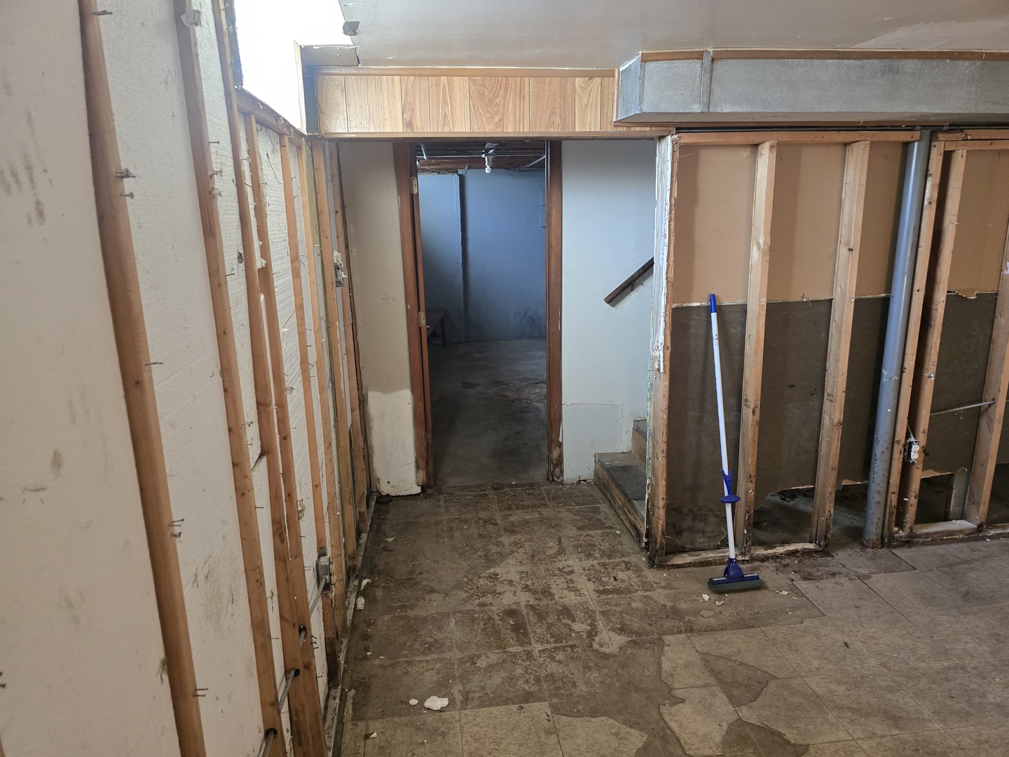 173 Williamsburg Road Country Club Hills, IL 60478 - Photo 20 of 22 a view of a storage & utility room