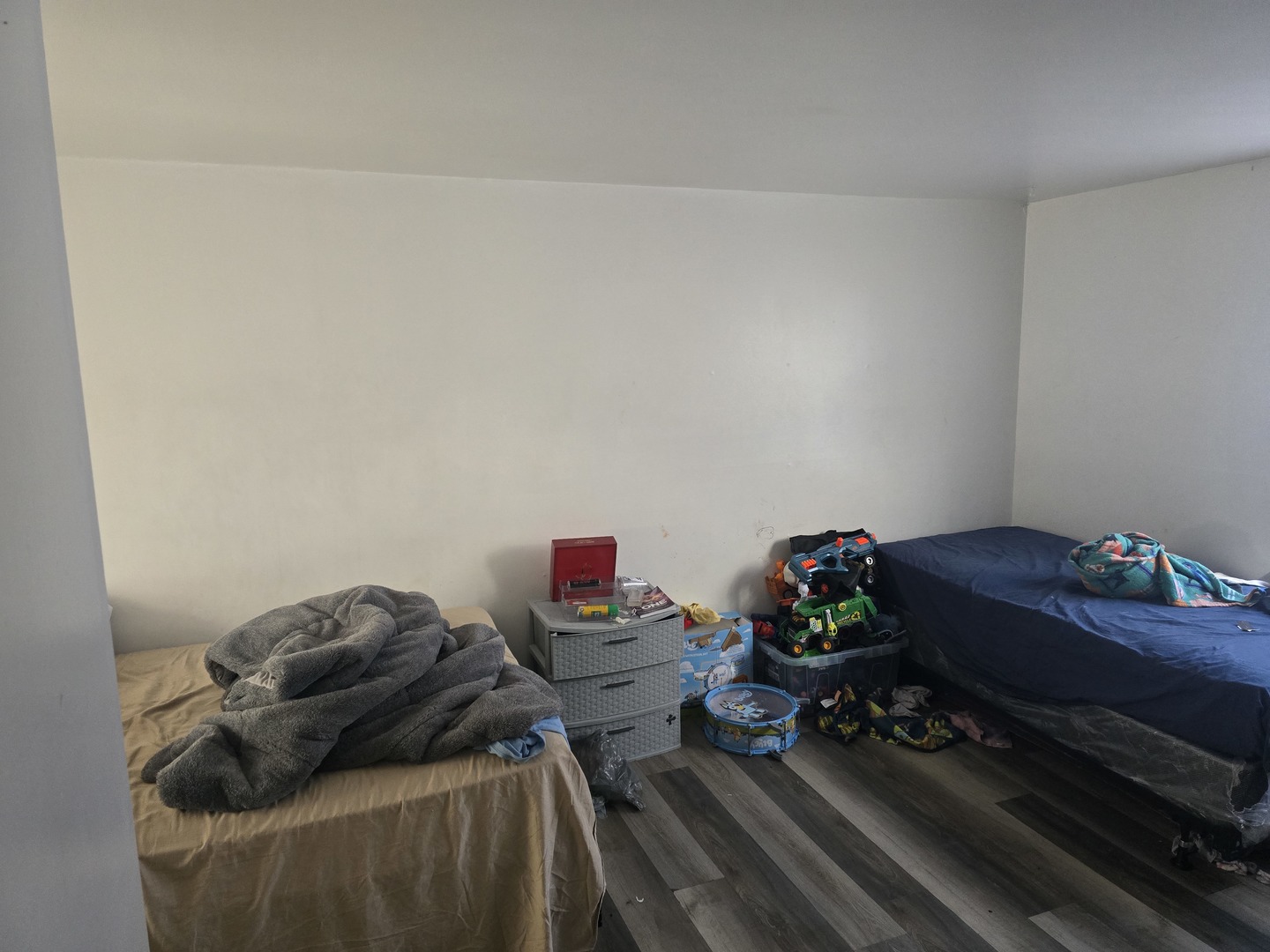 173 Williamsburg Road Country Club Hills, IL 60478 - Photo 10 of 22 a bedroom with a bed and wooden floor