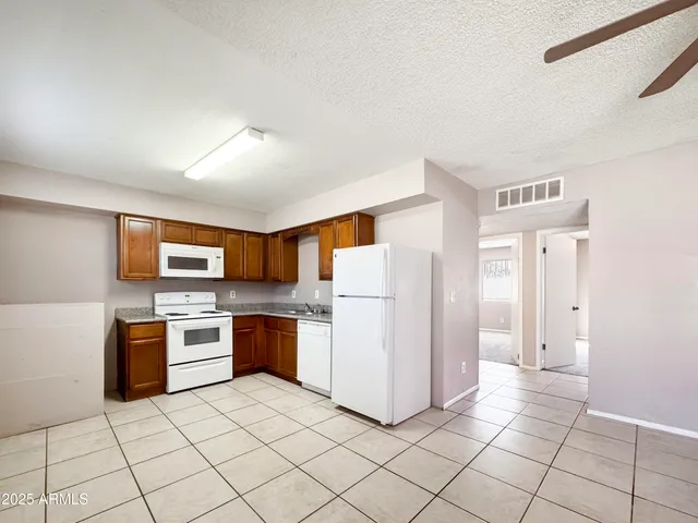 $1,000 | 2931 East Atlanta Avenue, Unit 2, Phoenix, AZ 85040