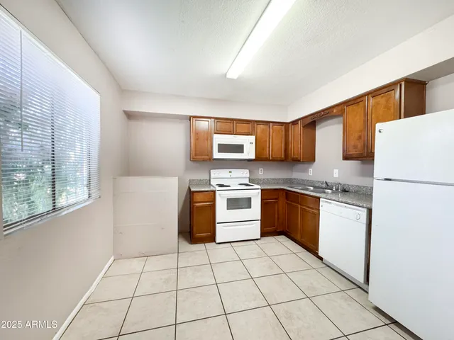 $1,000 | 2931 East Atlanta Avenue, Unit 2, Phoenix, AZ 85040