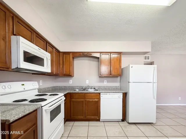 $1,000 | 2931 East Atlanta Avenue, Unit 2, Phoenix, AZ 85040