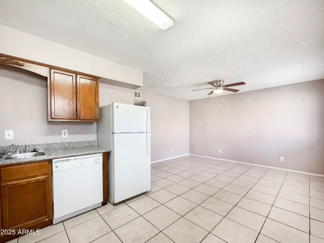 $1,000 | 2931 East Atlanta Avenue, Unit 2, Phoenix, AZ 85040