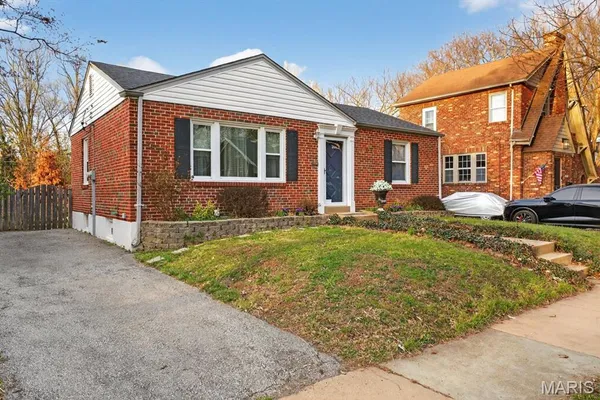 $289,900 | 6929 Dartmouth Avenue, University City, MO 63130