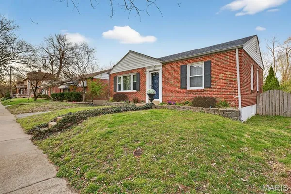 $289,900 | 6929 Dartmouth Avenue, University City, MO 63130