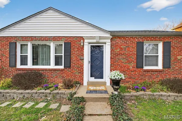 $289,900 | 6929 Dartmouth Avenue, University City, MO 63130