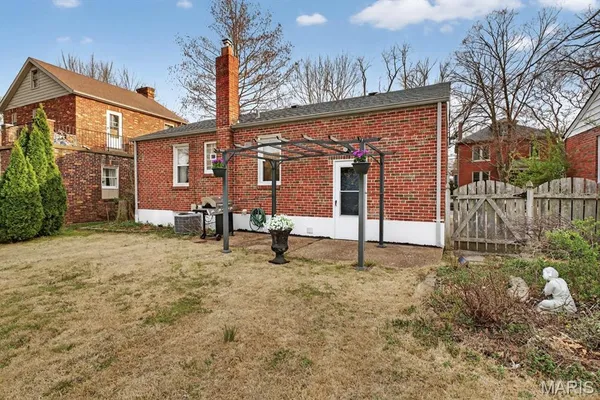 $289,900 | 6929 Dartmouth Avenue, University City, MO 63130