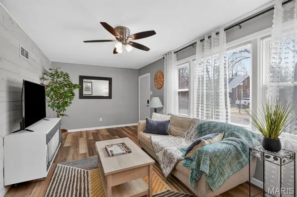 $289,900 | 6929 Dartmouth Avenue, University City, MO 63130