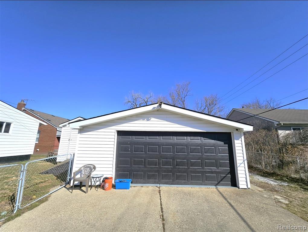 16830 Stephens Road Eastpointe, MI 48021 - Photo 5 of 30