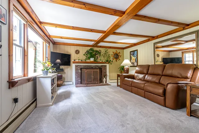 $469,000 | 212 West Main Street, Hillsborough, NH 03244