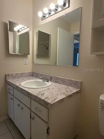 $1,725 | 407 Feltham Trail, Unit B, Sun City Center, FL 33573