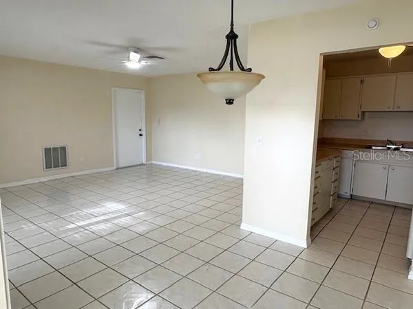 $1,725 | 407 Feltham Trail, Unit B, Sun City Center, FL 33573
