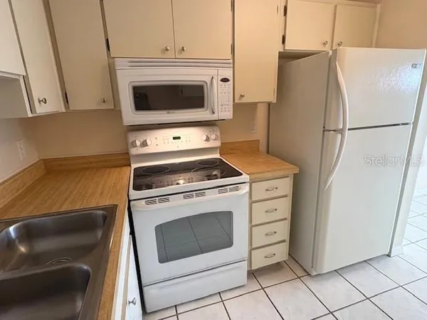 $1,725 | 407 Feltham Trail, Unit B, Sun City Center, FL 33573