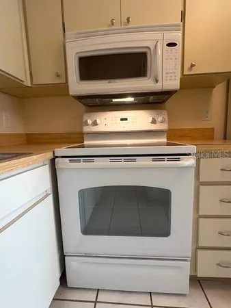 $1,725 | 407 Feltham Trail, Unit B, Sun City Center, FL 33573