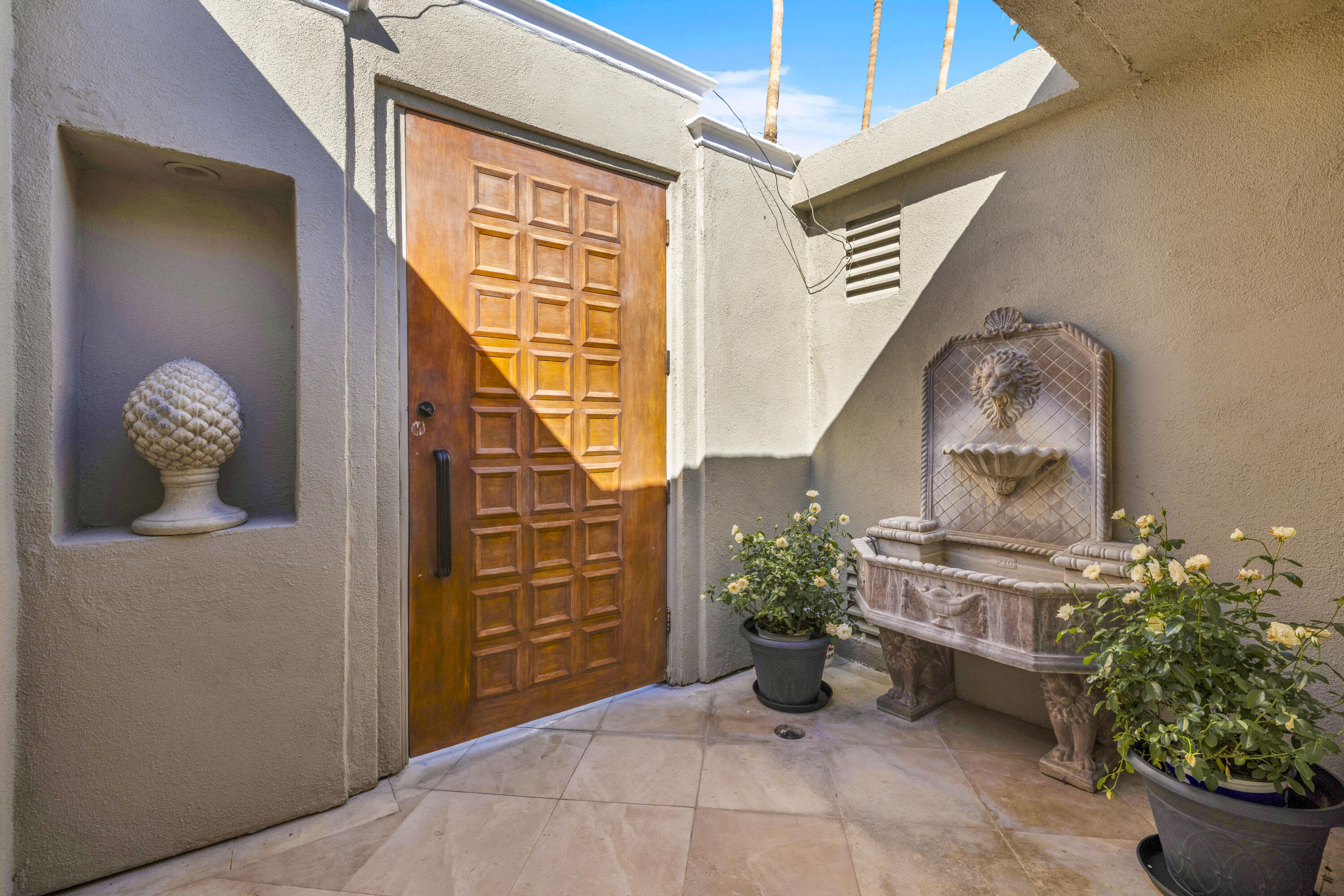 489 East San Jose Road Palm Springs, CA 92264 - Photo 26 of 34 Entry courtyard
