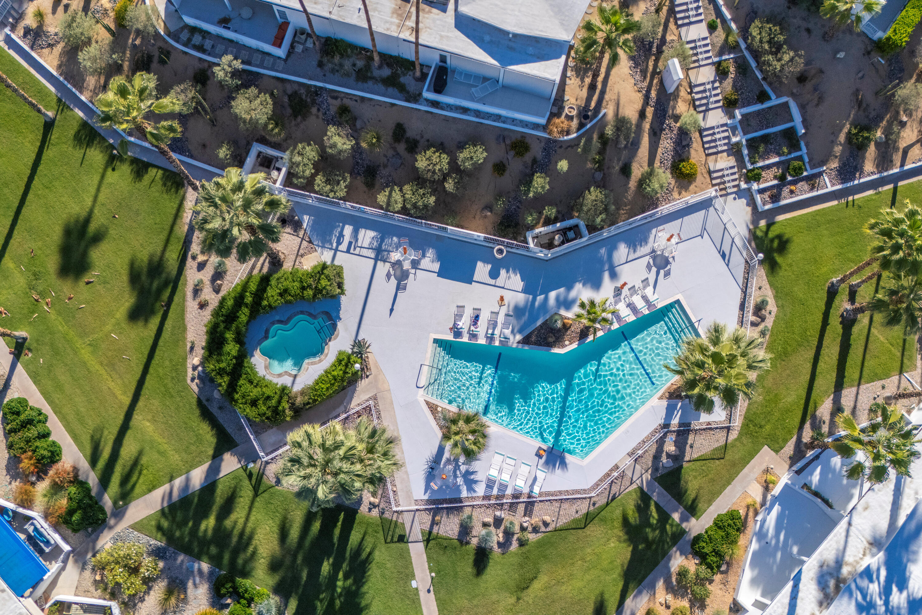 489 East San Jose Road Palm Springs, CA 92264 - Photo 5 of 34 Community pool