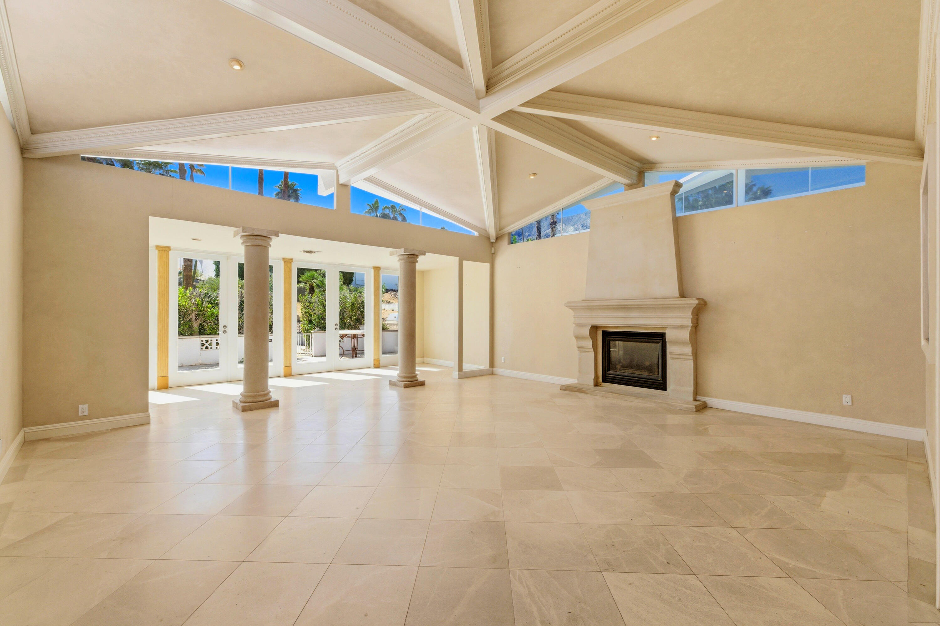 489 East San Jose Road Palm Springs, CA 92264 - Photo 9 of 34 Main living area