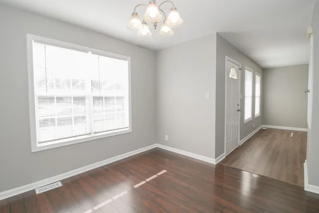 a view of empty room with a ceiling fan