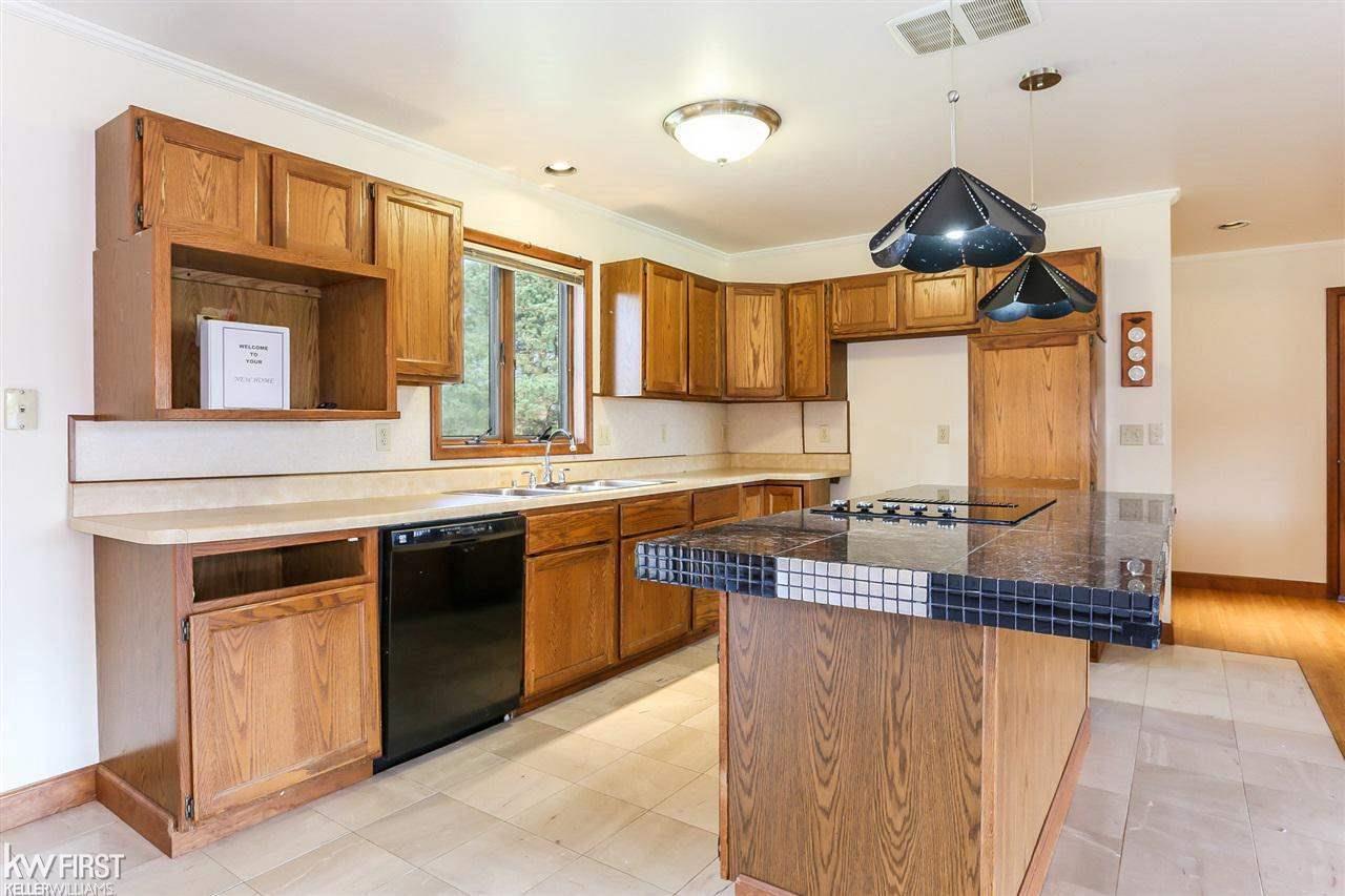 8180 Potter Road Flushing, MI 48433 - Photo 6 of 31 21507377-5.JPG