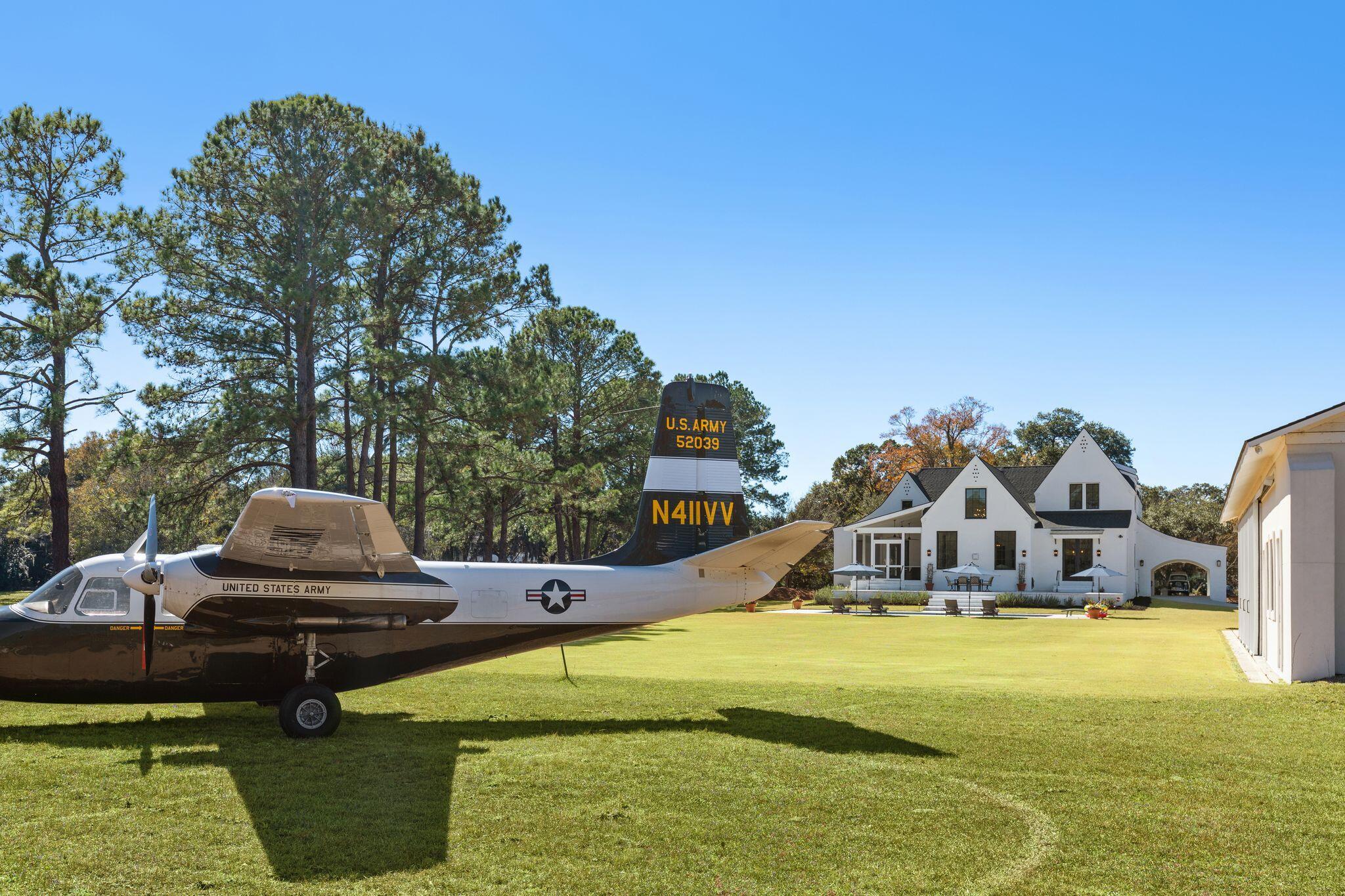1500 Clubhouse Lane Mount Pleasant, SC 29466 - Photo 61 of 82 Even Park an Airplane!