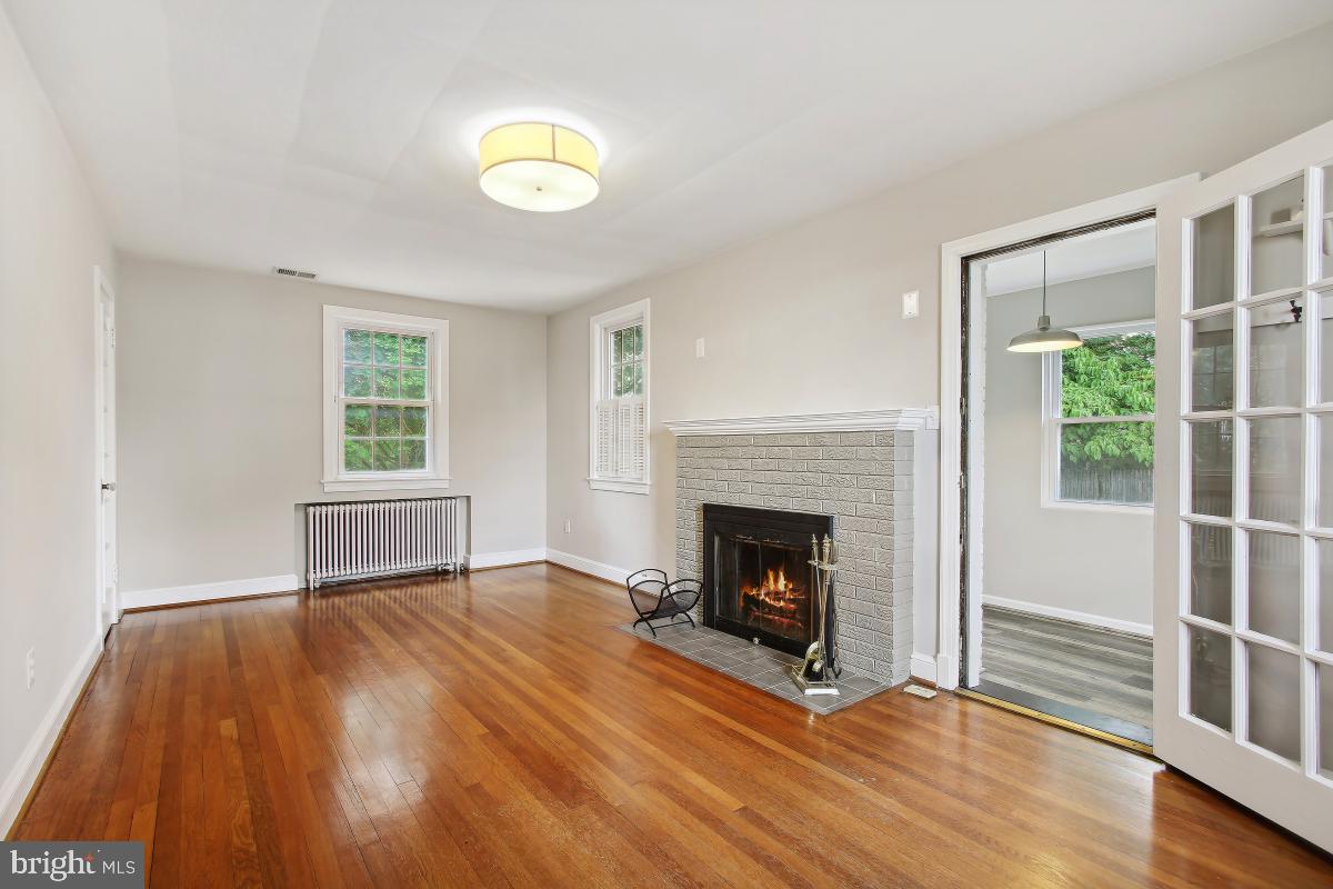 8818 Flower Avenue Silver Spring, MD 20901 - Photo 4 of 45