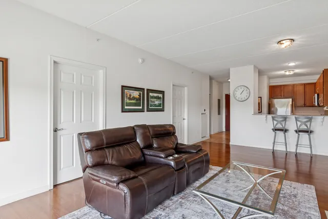 $275,000 | 6420 Double Eagle Drive, Unit 403, Woodridge, IL 60517