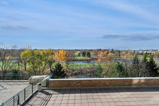 $275,000 | 6420 Double Eagle Drive, Unit 403, Woodridge, IL 60517