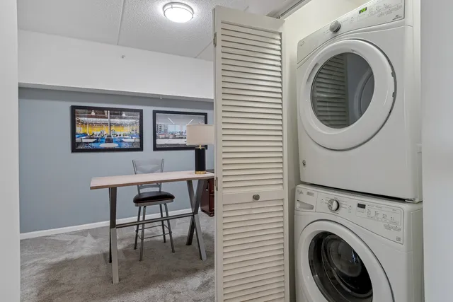 a view of a livingroom with washer and dryer