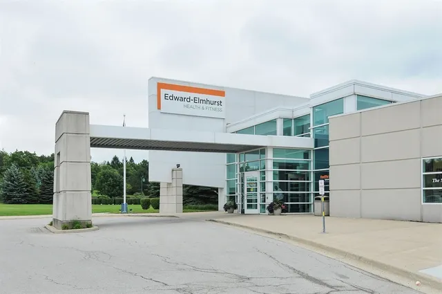 $275,000 | 6420 Double Eagle Drive, Unit 403, Woodridge, IL 60517