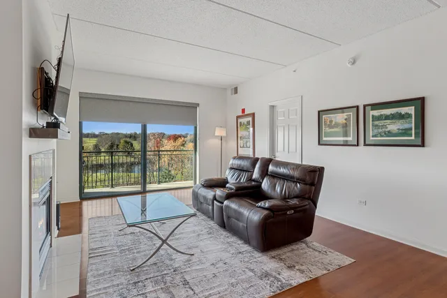 $275,000 | 6420 Double Eagle Drive, Unit 403, Woodridge, IL 60517