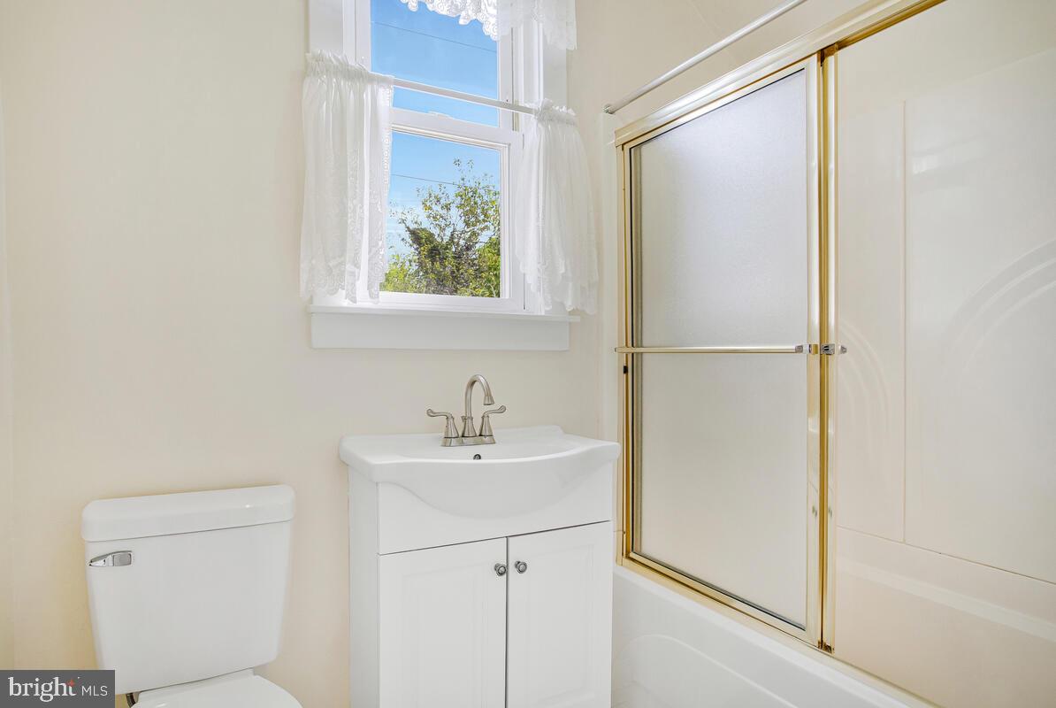 409 Woodford Road Baltimore, MD 21212 - Photo 36 of 49 Full bathroom with tub/shower