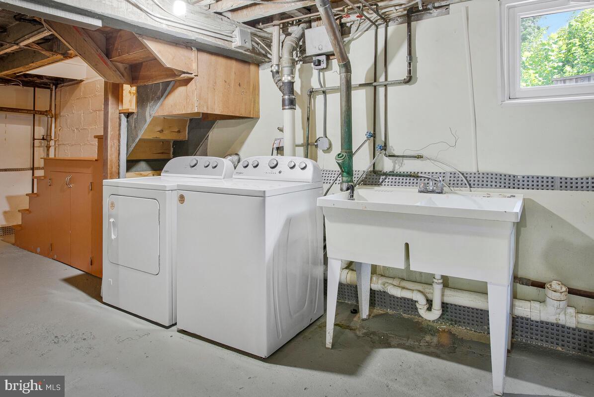 409 Woodford Road Baltimore, MD 21212 - Photo 39 of 49 Laundry area