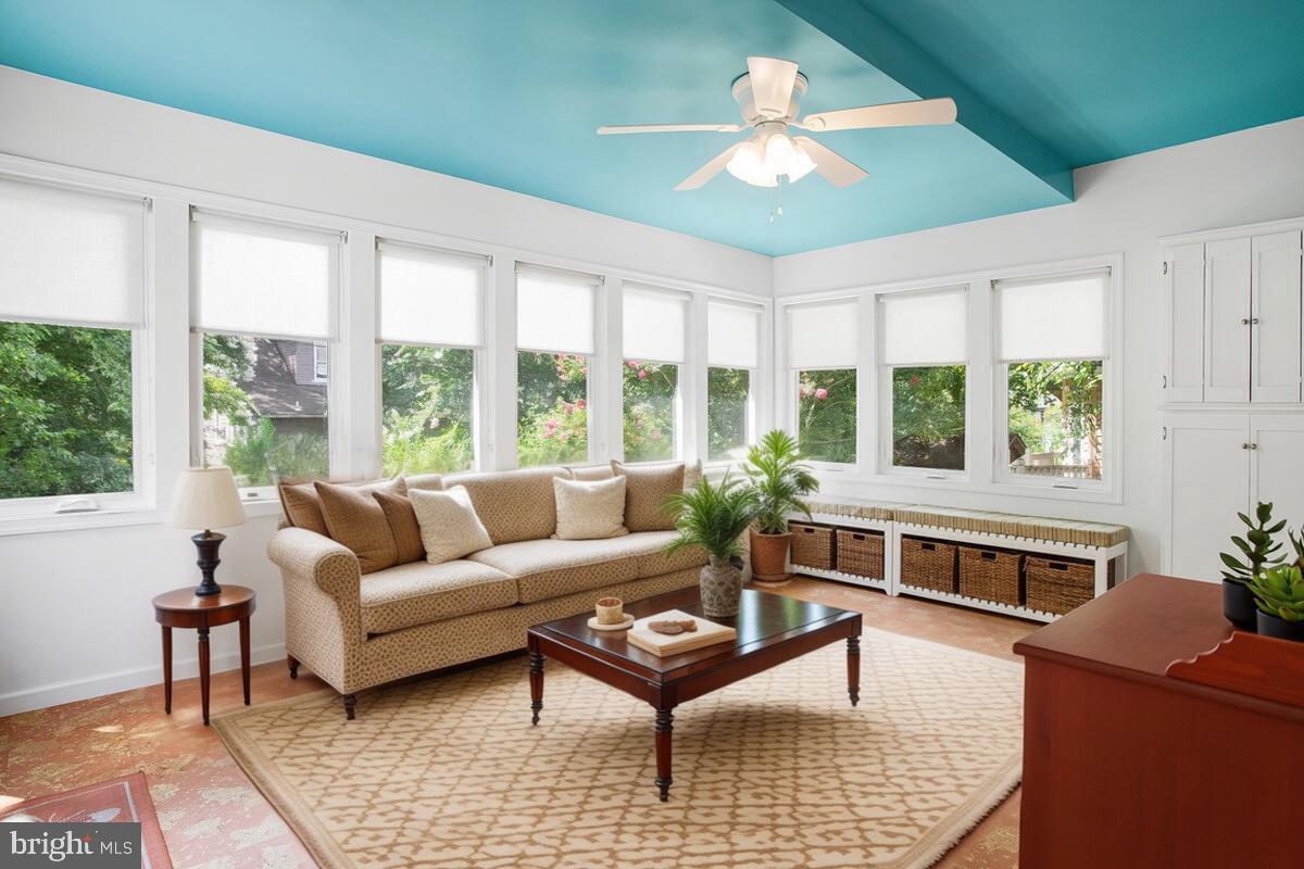 409 Woodford Road Baltimore, MD 21212 - Photo 4 of 49 Sunroom virtually staged