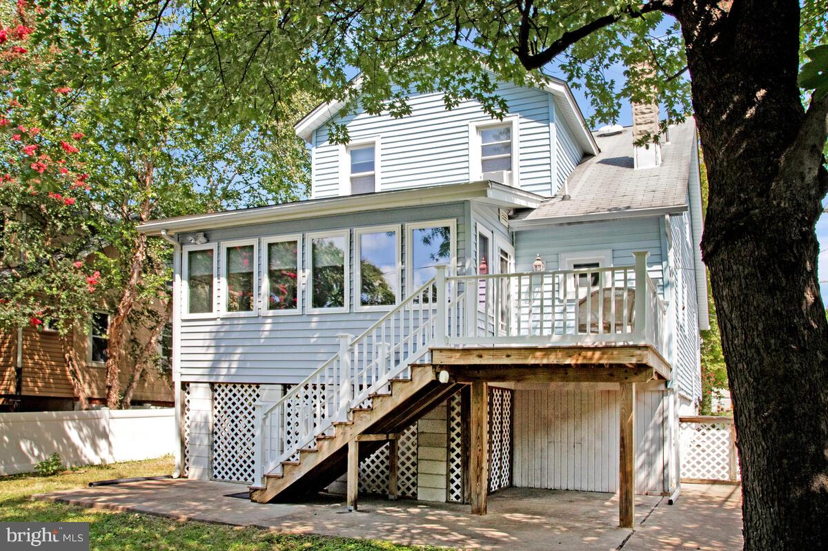 409 Woodford Road Baltimore, MD 21212 - Photo 42 of 49 Rear view of house and deck