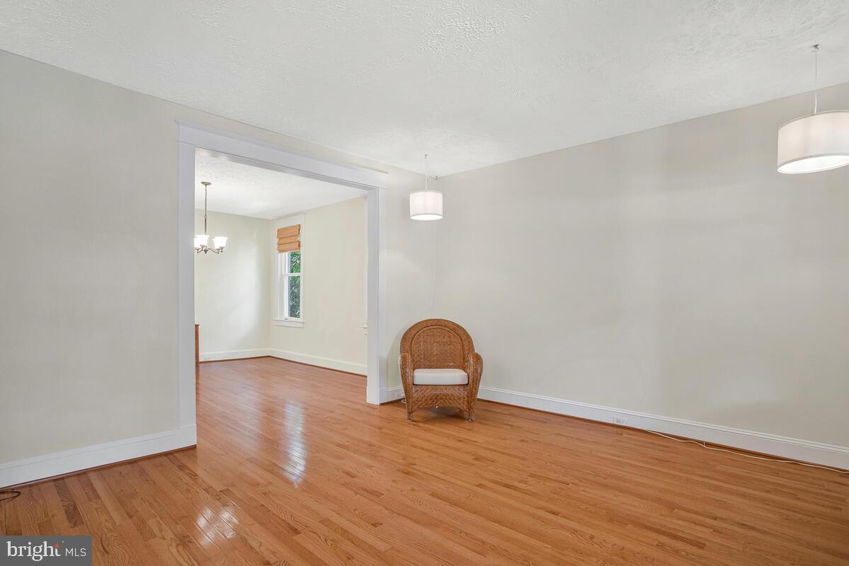 409 Woodford Road Baltimore, MD 21212 - Photo 8 of 49 Living Room