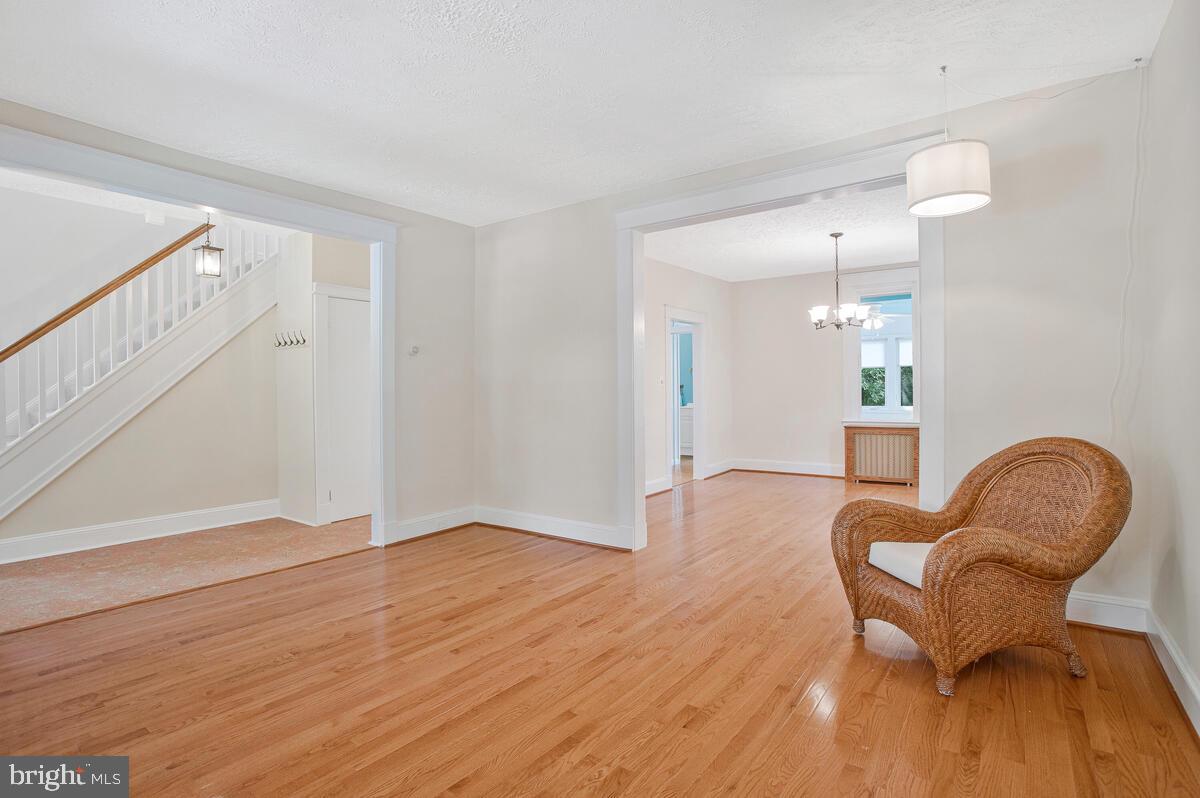 409 Woodford Road Baltimore, MD 21212 - Photo 9 of 49 Living Room