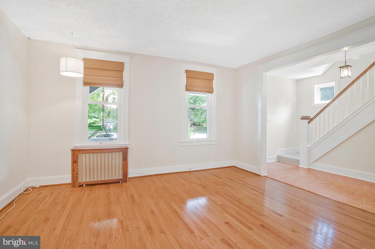 409 Woodford Road Baltimore, MD 21212 - Photo 10 of 49 Living Room