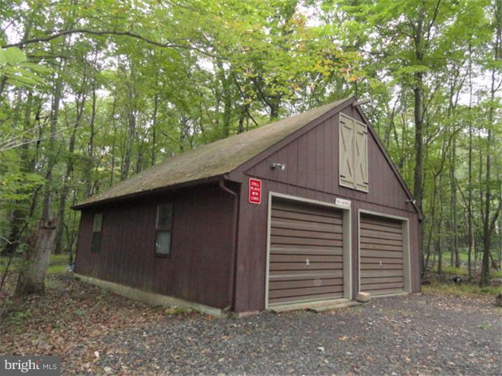 2120 Sterners Road Green Lane, PA 18054 - Photo 24 of 25 Garage