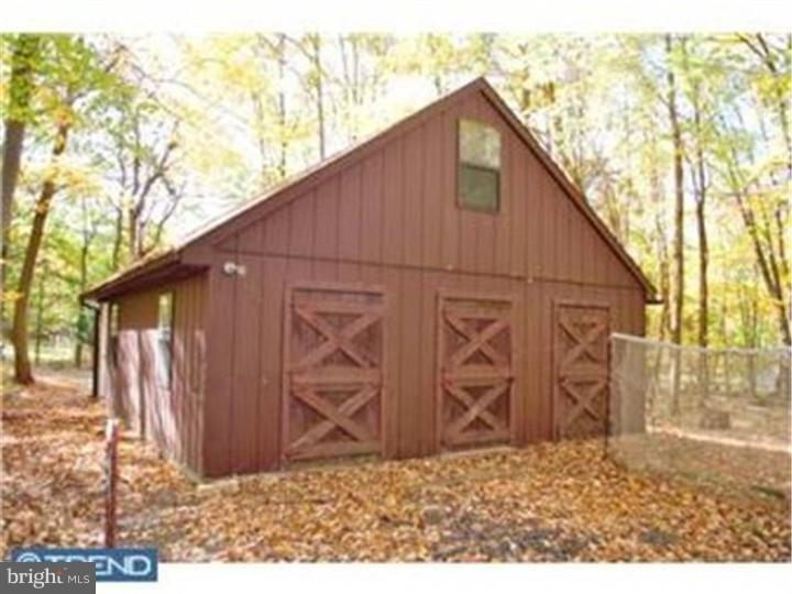 2120 Sterners Road Green Lane, PA 18054 - Photo 25 of 25 Barn