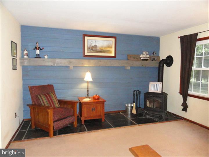 2120 Sterners Road Green Lane, PA 18054 - Photo 10 of 25 Living Room