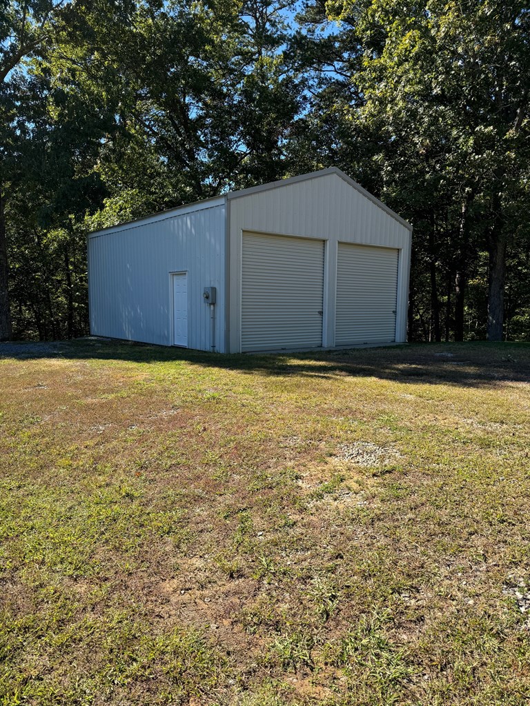 3682 Airport Road Southeast Dalton, GA 30721 - Photo 8 of 27 Garage/workshop