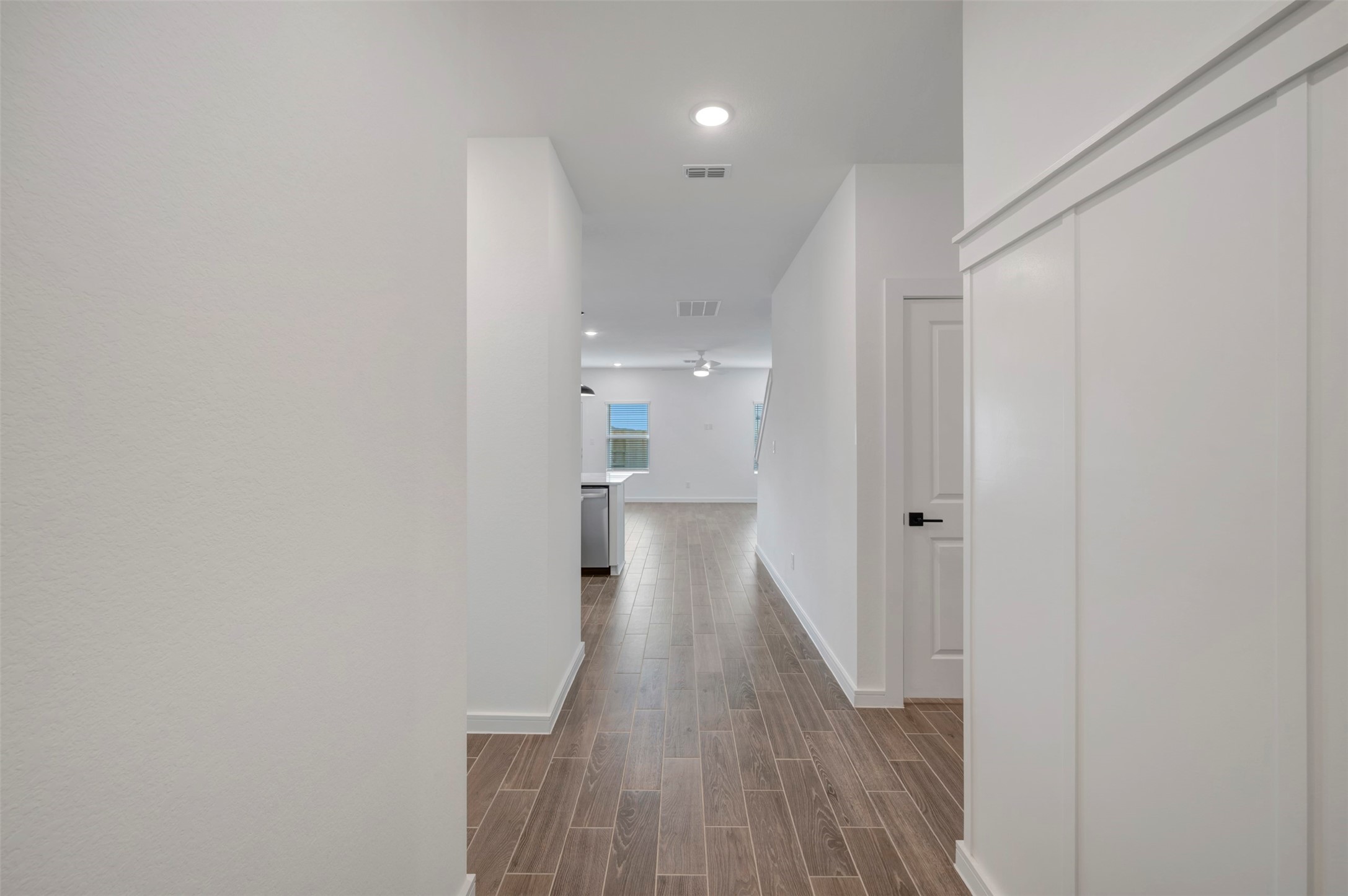 7918 Jasper Mdws Way Angleton, TX 77515 - Photo 2 of 31 Welcoming foyer