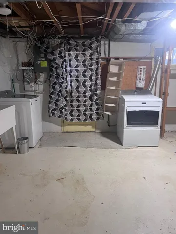 a view of utility room